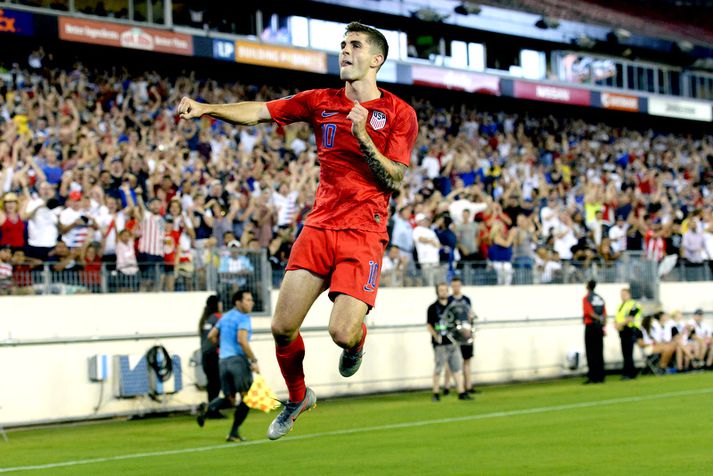 Christian Pulisic fagnar öðru marka sinna í nótt.