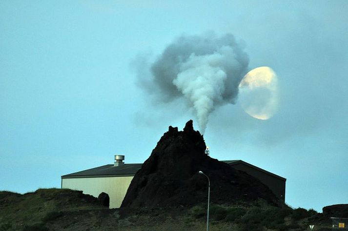 Brennt Umhverfisstofnun hefur lengi krafist úrbóta í mengunarmálum í Eyjum. Því hefur nú verið mætt undir hótunum um sviptingu starfsleyfis.fréttablaðið/óskar