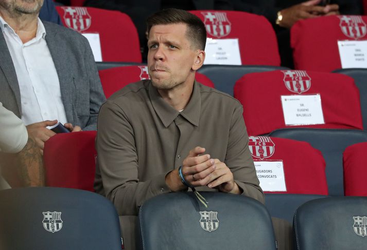 Szczesny settist í stúkuna í gær og sá Barcelona sigra Young Boys 5-0. Samningurinn var svo undirritaður í dag.