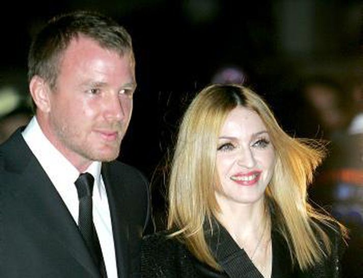 Madonna með eiginmanni sínu Guy Ritchie.