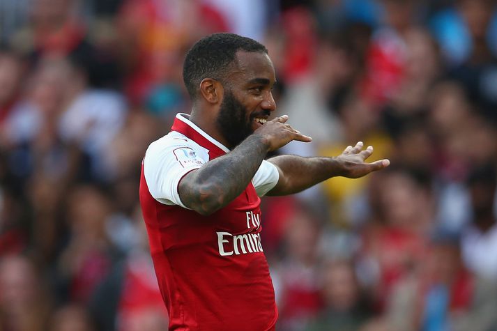 Lacazette fagnar marki sínu í dag.