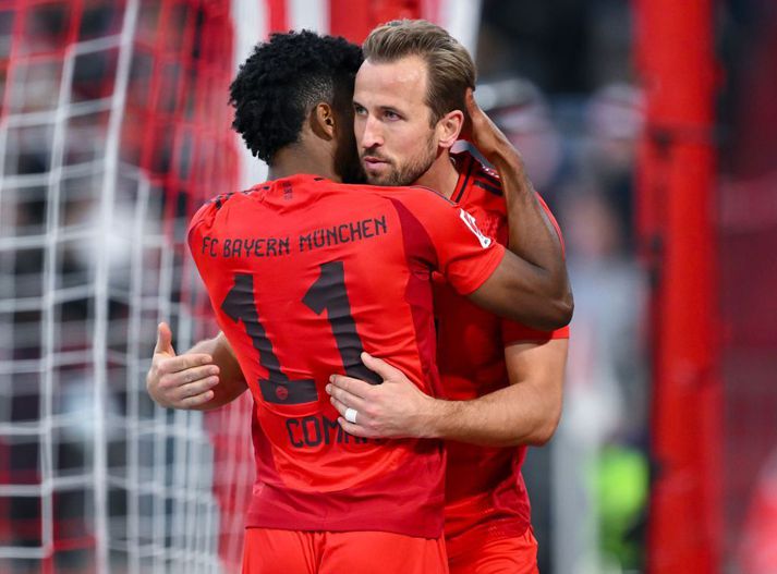 Harry Kane og Kingsley Coman fagna marki gegn Union Berlín í dag.