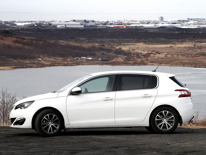 Peugeot 308 komst í úrslit í flokki stærri fólksbíla.