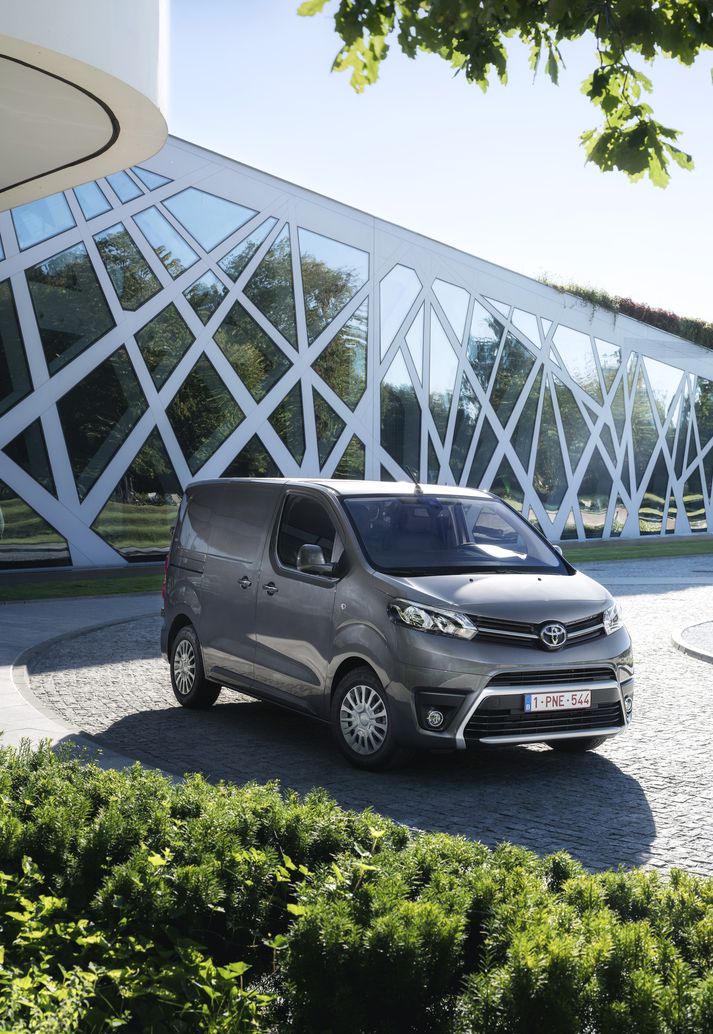 Toyota Proace var kynntur blaðamönnum í nágrenni Varsjár í Póllandi.