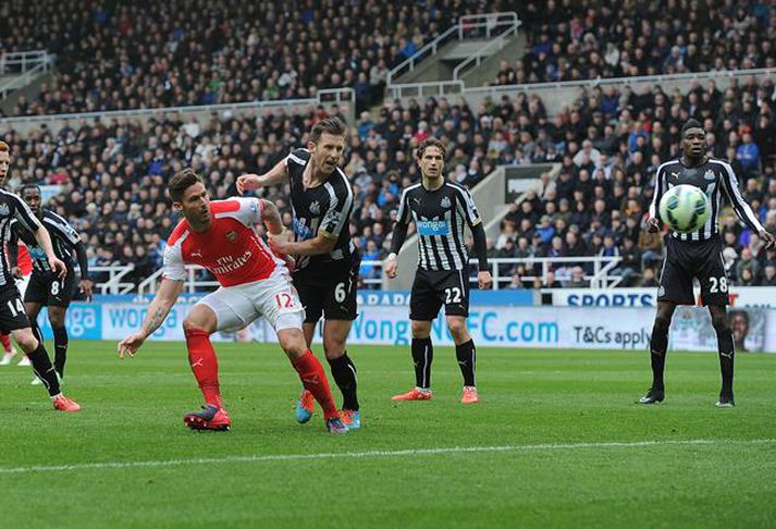 Oliver Giroud skorar annað mark sitt.