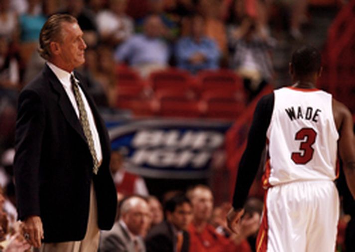 Pat Riley ásamt stjörnuleikmanni sínum, Dwayne Wade.