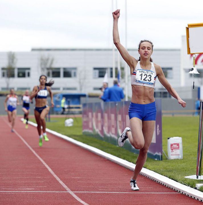 Aníta setti Íslandsmet í 800 m hlaupi á Junioren Gala-mótinu í Mannheim árið 2012. 