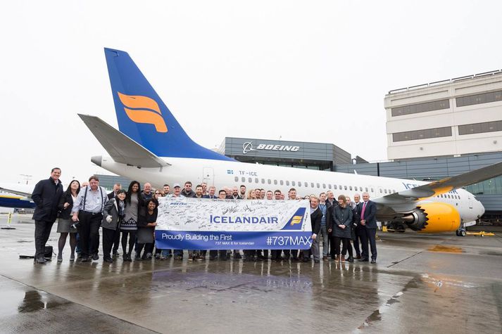 Þotan TF-ICE komin í hendur starfsmanna Icelandair í Seattle í Bandaríkjunum.