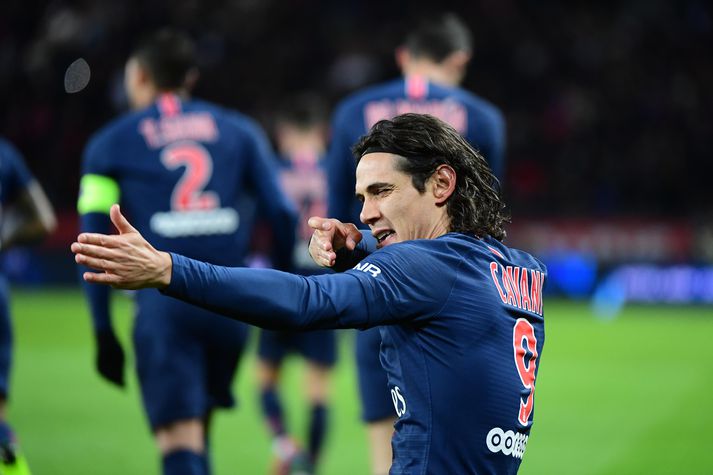 Cavani fagnar með sínu fagni í kvöld.