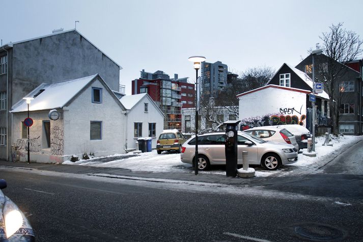 Húsið sem styrinn stendur um er núna að Vegamótastíg 1. það verður ekki flutt.