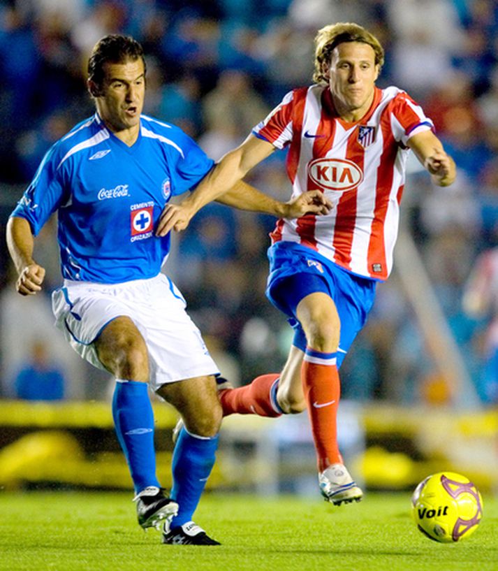 Diego Forlan í leik með Atletico Madrid.