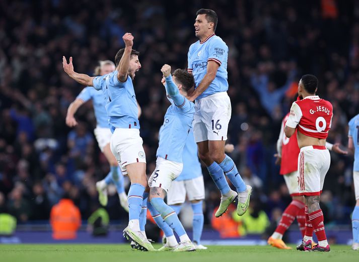  John Stones, Ruben Dias og Rodri fagna saman einu marka Manchester City á móti Arsenal í gær.