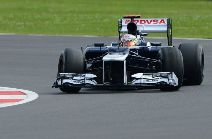 Maldonado í kröppum dansi á Silverstone.