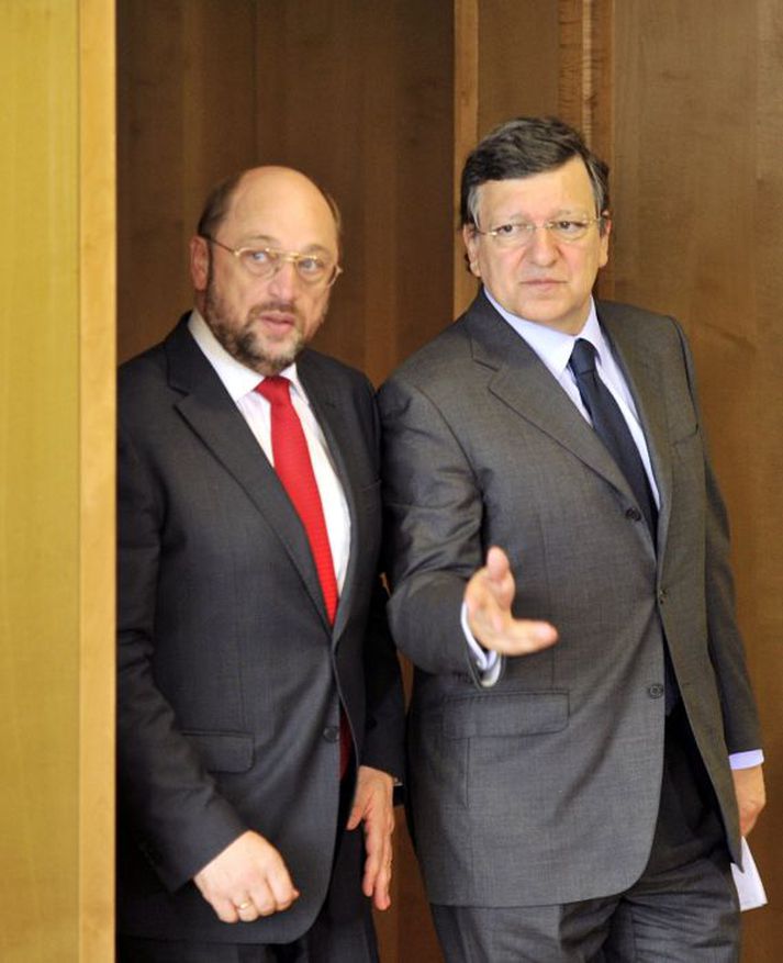 Forseti Evrópuþingsins, Martin Schulz, og forseti framkvæmdastjórnar ESB, Jose Manuel Barroso, komu til fundar við fréttamenn í Brussel í gær. 
nordicphotos/afp