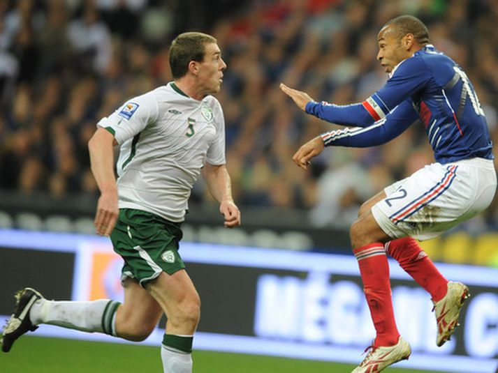 Richard Dunne, landsliðsmaður Íra og Thierry Henry.