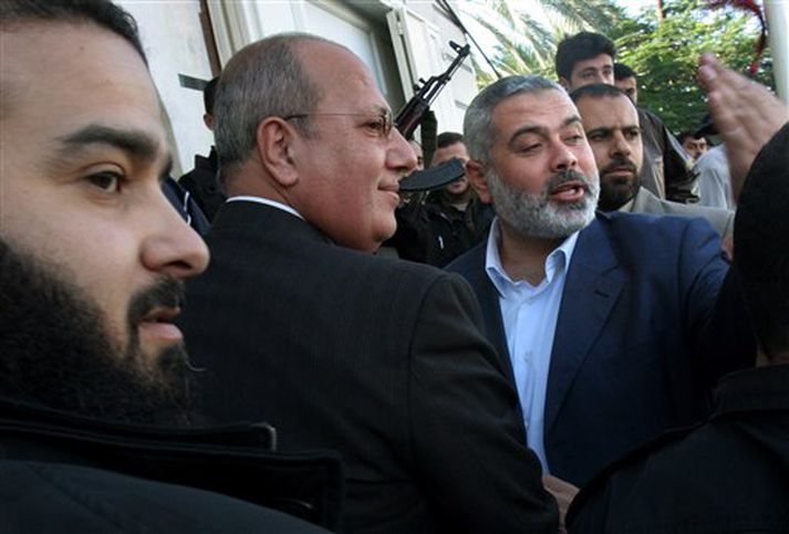 Ismail Haniyeh, forsætisráðherra í heimastjórn Hamas, á leið á ríkisstjórnarfund í Gaza-borg í morgun.