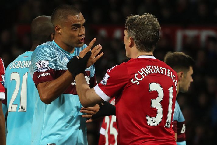 Bastian Schweinsteiger og Winston Reid.