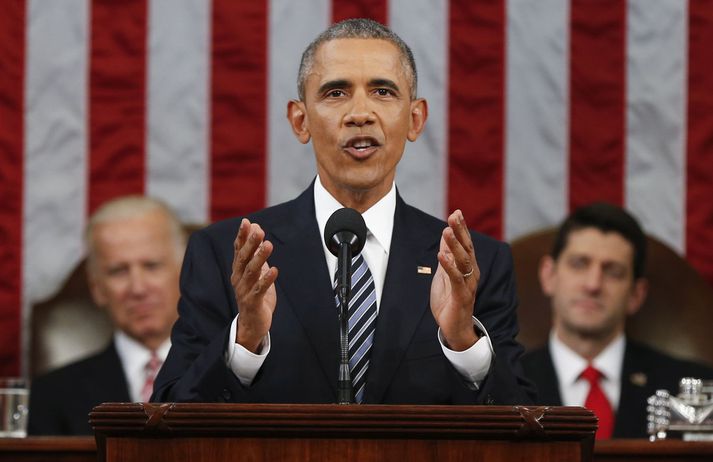 Barack Obama, forseti Bandaríkjanna, í ræðustól, þar sem hann flytur síðustu stefnuræðuna í forsetatíð sinni. Í ræðunni horfði hann til framtíðar.