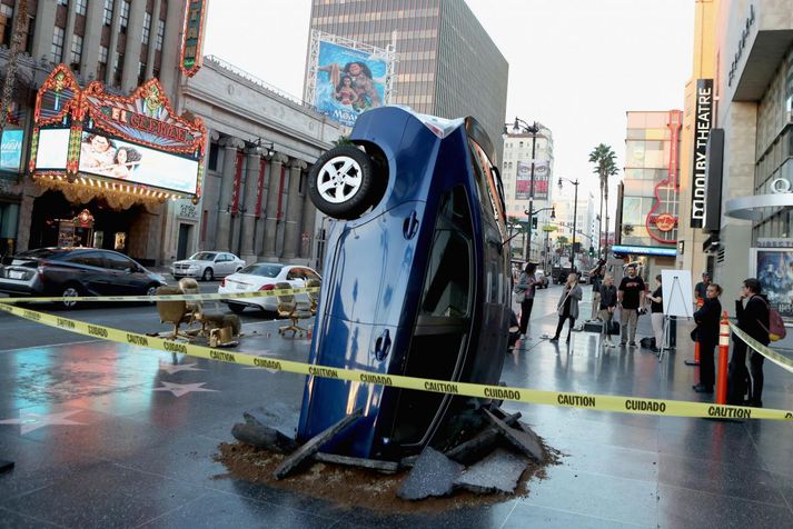 Illa komið fyrir Prius í New York, en allt gert í auglýsingaskyni fyrir "The Grand Tour".