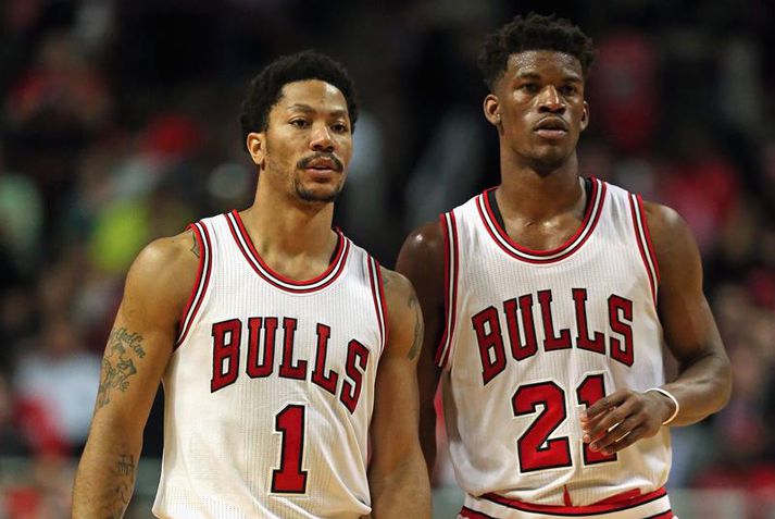 Butler ásamt Derrick Rose, félaga sínum.