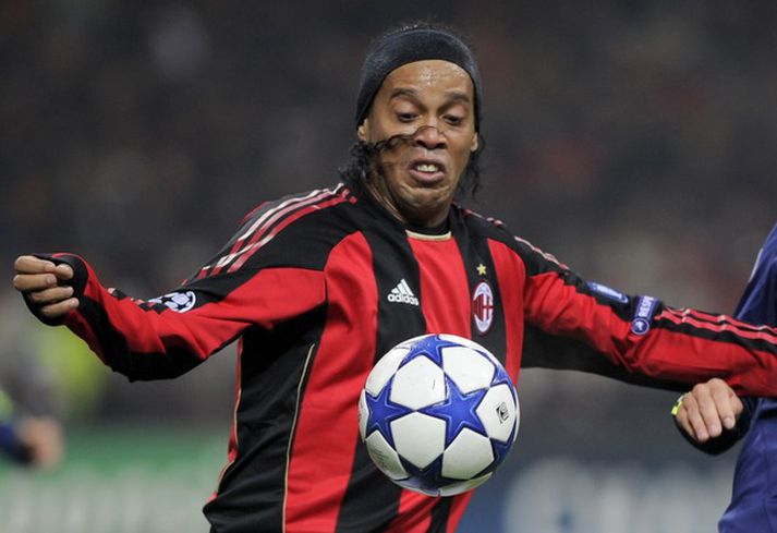 Ronaldinho í leik með AC Milan í síðasta mánuði.