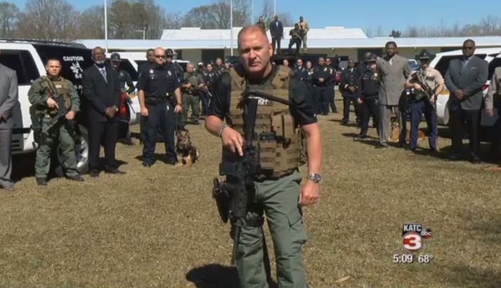 Clay Higgins og aðrir lögreglumenn og samfélagsleiðtogar.