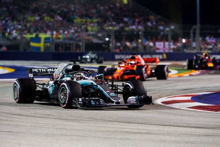 Lewis Hamilton vann í Singapúr í fyrra á leið sinni að heimsmeistaratitlinum.