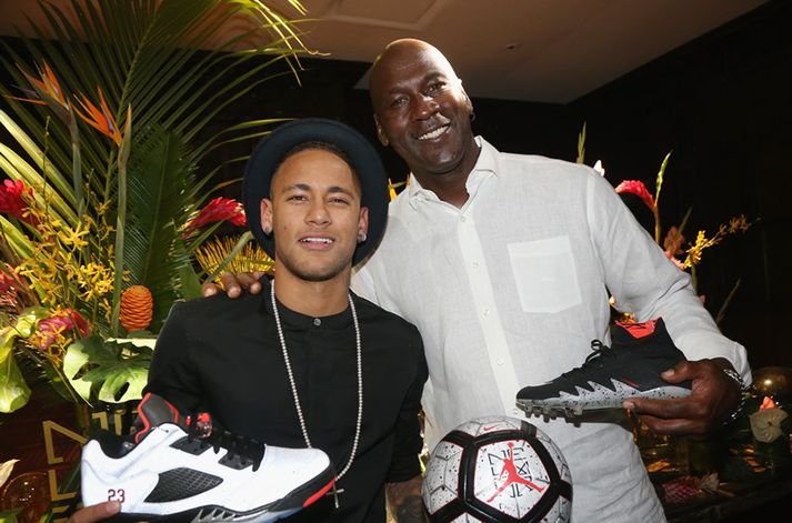 Neymar hefur verið á ferð og flugi í Bandaríkjunum upp á síðkastið. Hann fór meðal annars í teiti hjá Michael Jordan.