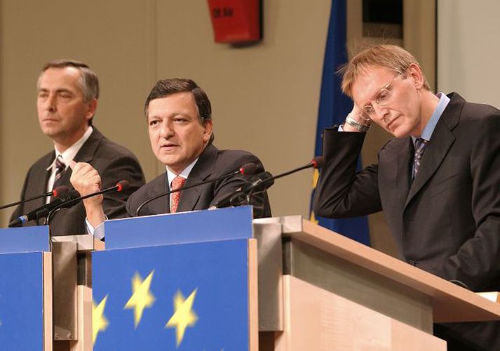 Áformin kynnt Jose Manuel Barroso, forseti framkvæmdastjórnar ESB (í miðju) og mennta- og rannsóknastjórarnir Jan Fígel (t.v.) og Janez Potocnik kynna áformin á blaðamannafundi.