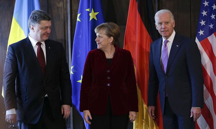 Petro Porosjenkó, Angela Merkel og Joe Biden.