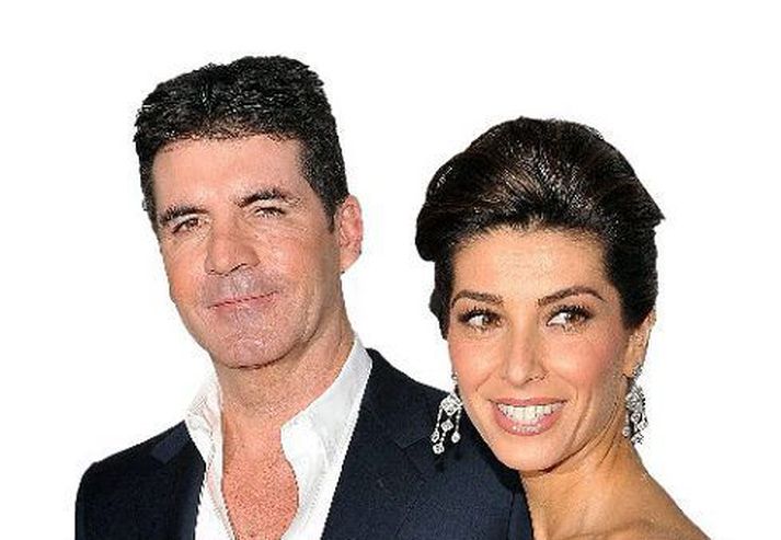 Sinitta og Simon Cowell voru saman í tuttugu ár. Sinitta segir að Cowell hafi haldið framhjá sér með fjölda kvenna. Ástalíf Cowells er aftur í kastljósinu eftir útvarpsviðtal en þar sagðist útvarpsmaðurinn ekki viss um hvort trúlofun hans og Mezhgan Hussainy stæði enn.
NordicPhotos/Getty