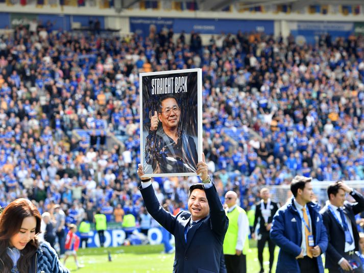 Vichai Srivaddhanaprabha var og er afar vinsæll á meðal stuðningsmanna Leicester. Hér er hans minnst eftir leik félagsins á síðustu leiktíð.