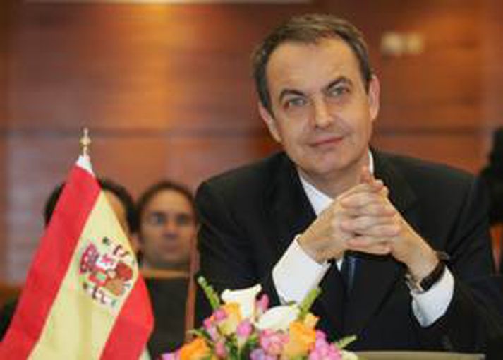 Jose Luis Rodriguez Zapatero, forsætisráðherra Spánar á fréttamannafundinum í dag.