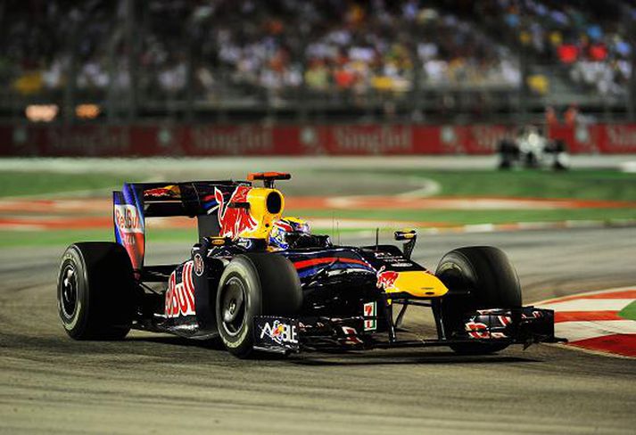 Mark Webber í flóðljósunum í Singapúr í fyrra.