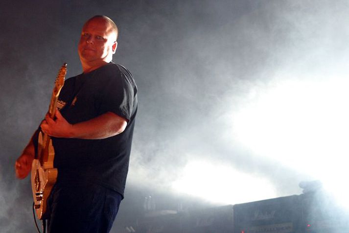 Frank Black, söngvari Pixies, hefur stofnað plötuútgáfuna The Bureau. Hér er hann á tónleikum í Kaplakrika árið 2004.