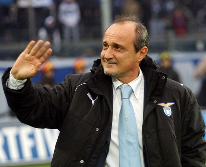 Delio Rossi kveður stuðningsmenn Lazio.