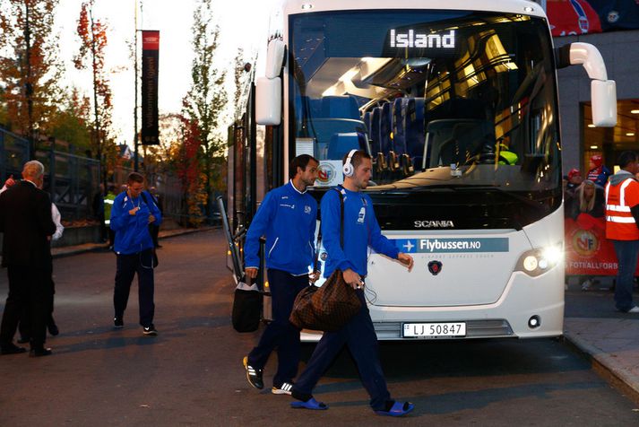 Gylfi Þór Sigurðsson og félagar á leið inn á Ullevaal.