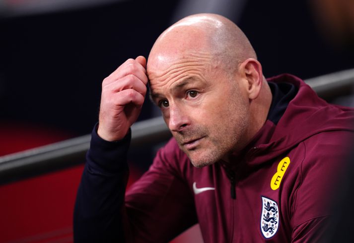 Lee Carsley hefur stýrt enska landsliðinu í síðustu þremur leikjum þess. Hann var ráðinn inn til bráðabirgða eftir að Gareth Southgate hætti sem landsliðsþjálfari