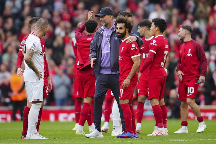 Jürgen Klopp með Mohamed Salah eftir sigurinn á West Ham í ensku úrvalsdeildinni um helgina.