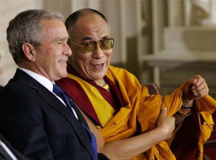 Dalai Lama með George Bush, þáverandi Bandaríkjaforseta.