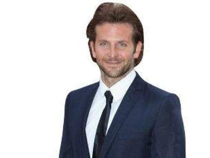 Frestað Paradísarmissi með Bradley Cooper hefur verið frestað um óákveðinn tíma en kynþokkafyllsti maður heims átti að leika sjálfan Lúsifer.