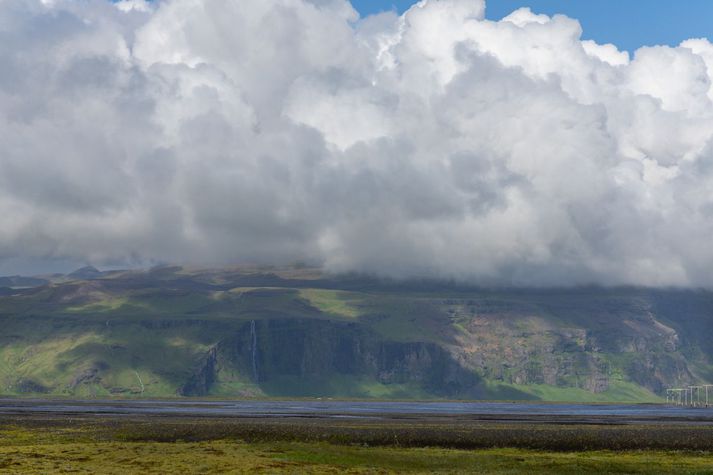 Hvassast verður á Suðurlandi undir Eyjafjöllum líkt og oft áður.