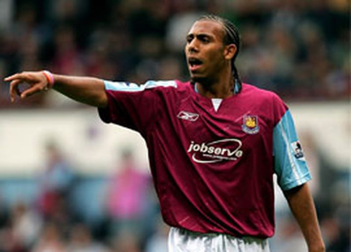 Anton Ferdinand hefur spilað alla leiki West Ham í vetur og ætlar ekki að gefa bróður sínum neitt eftir