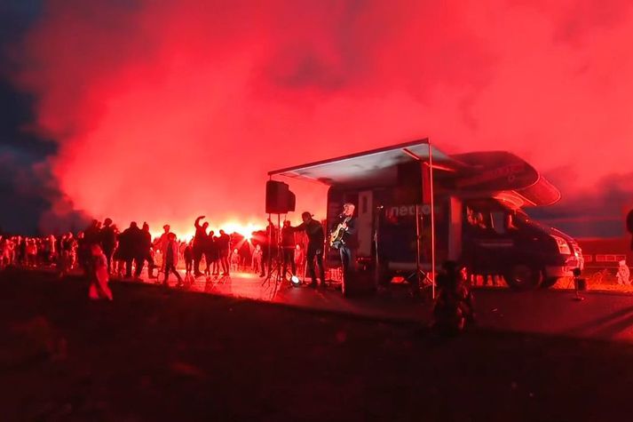 Mikið fjör var á brekkusöngnum í Torfdal á Flúðum í kvöld. 