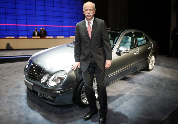 Dieter Zetsche, forstjóri DaimlerChrysler, við nýja gerð Mercedes Bens bíla, sem kynnt var fyrr í þessum mánuði.