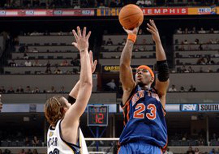 Quentin Richardson skoraði 31 stig fyrir New York í nótt og nýtti 10 af 13 skotum sínum, þar af öll 5 þriggja stiga skot sín