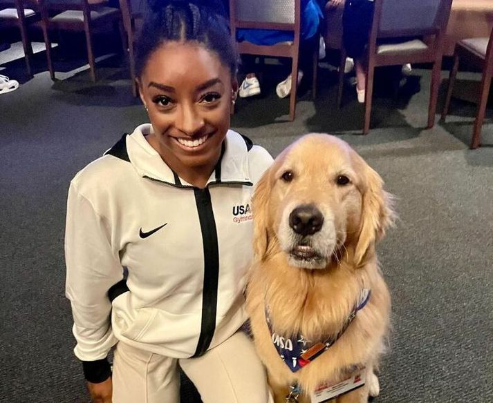 Simone Biles og Beacon.