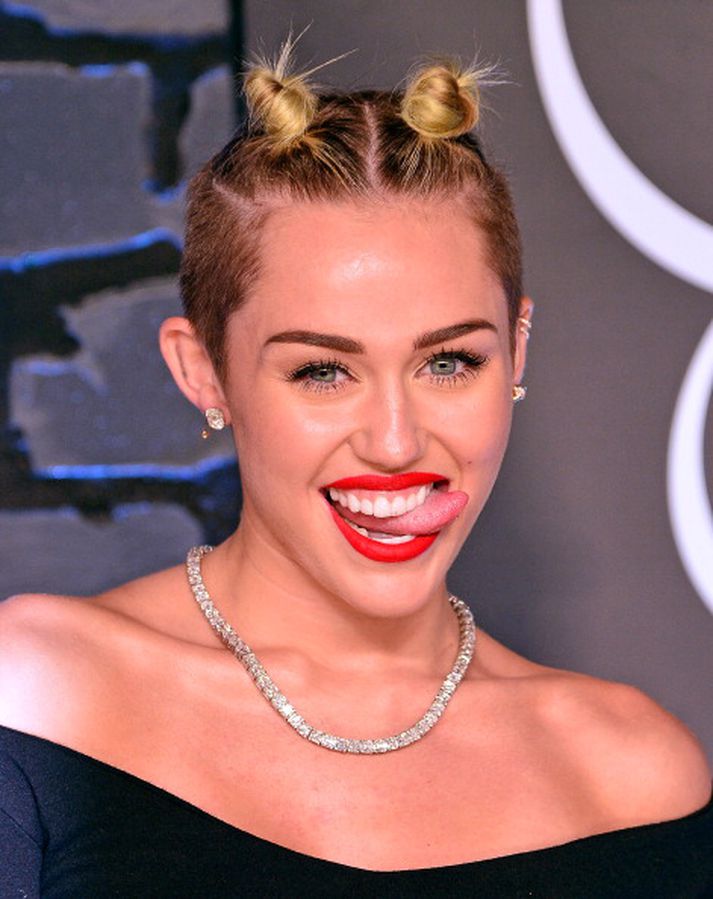 Miley Cyrus heldur áfram að hneyksla