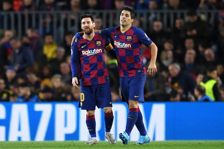 Luis Suarez og Lionel Messi fagna marki í leik Barcelona í gær.