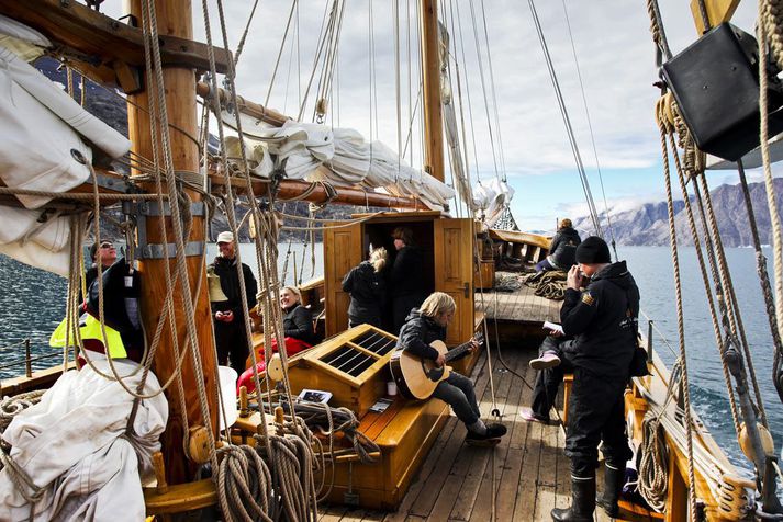 Forsvarsmenn Norðursiglingar freista þess að ná betri nýtingu á skipum sínum með því að hefja starfsemi utan íslenskrar lögsögu.